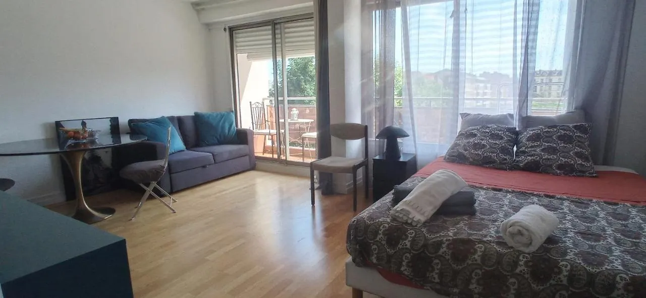 Studio 30M Avec Balcon Et Parking, Casa Lyon Apartment