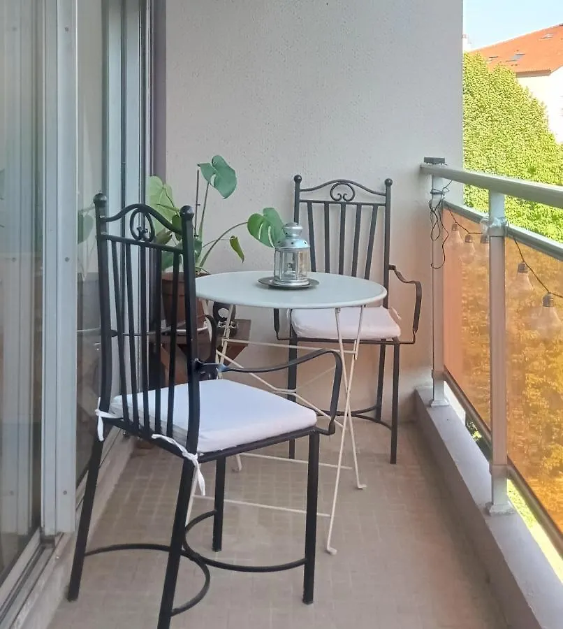 Studio 30M Avec Balcon Et Parking, Casa Lyon Apartment