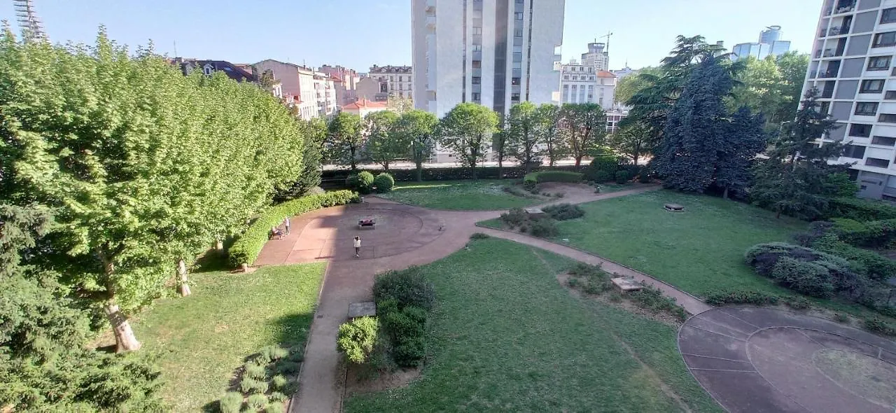 Studio 30M Avec Balcon Et Parking, Casa Lyon Apartment
