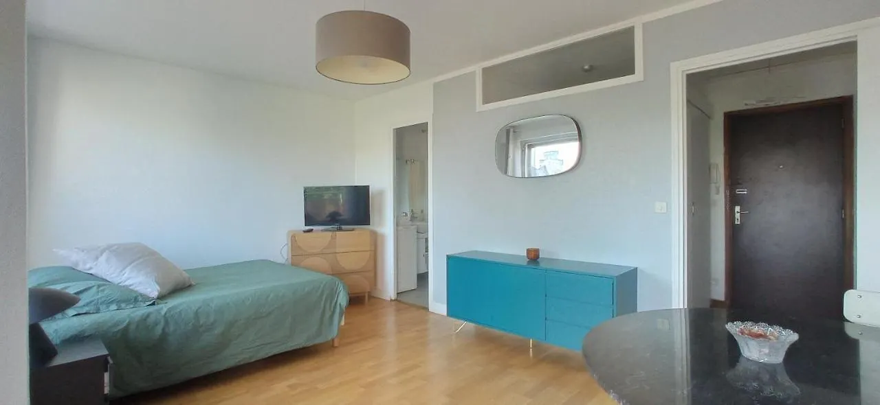 Studio 30M Avec Balcon Et Parking, Casa Lyon Apartment